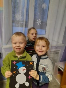 Веселый снеговик